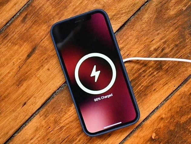 永安坝街道苹果手机维修分享iPhone 12可以随便充电吗 